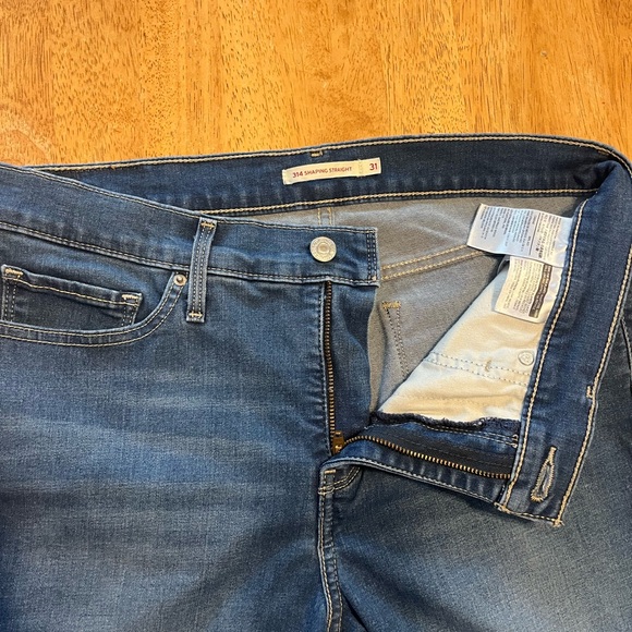 Levi's Women's Straight Leg Jeans in Deep Blue - Picture 8 of 13